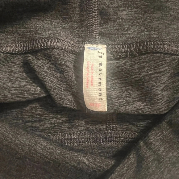 Free people cut out infinity crops in excellent like new condition size XSโ - Picture 2 of 7